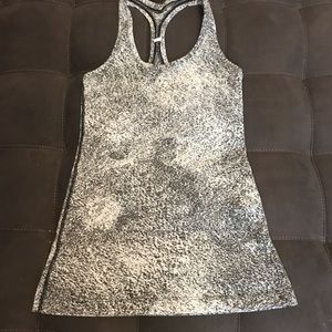 Lululemon Spandex workout shirt
